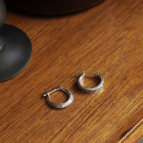 メンズアクセサリー ピアス シルバー カーヴィング ハンドメイド 