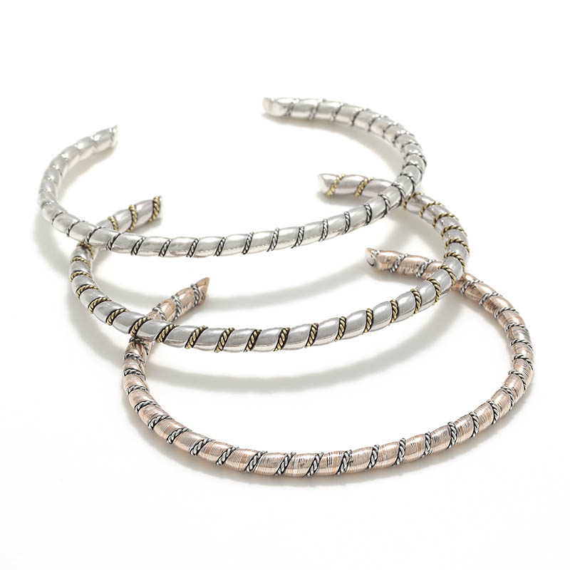 ツイストカバーカフ