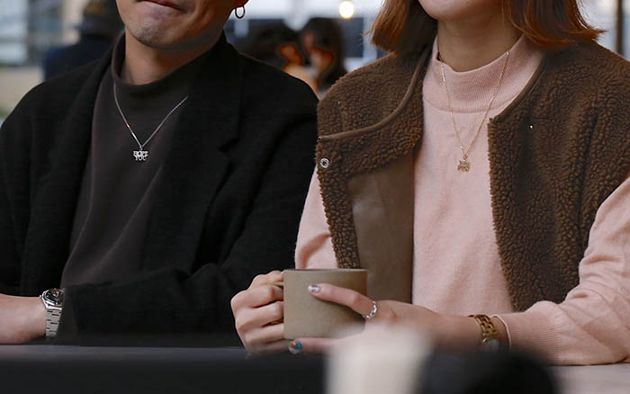 ブランド初のレタードモチーフネックレスはメッセージにご注目
