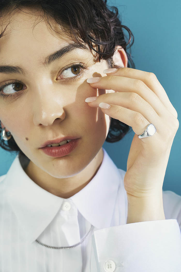 モダンなシルバージュエリー\r\n「トムウッド」で涼感を演出