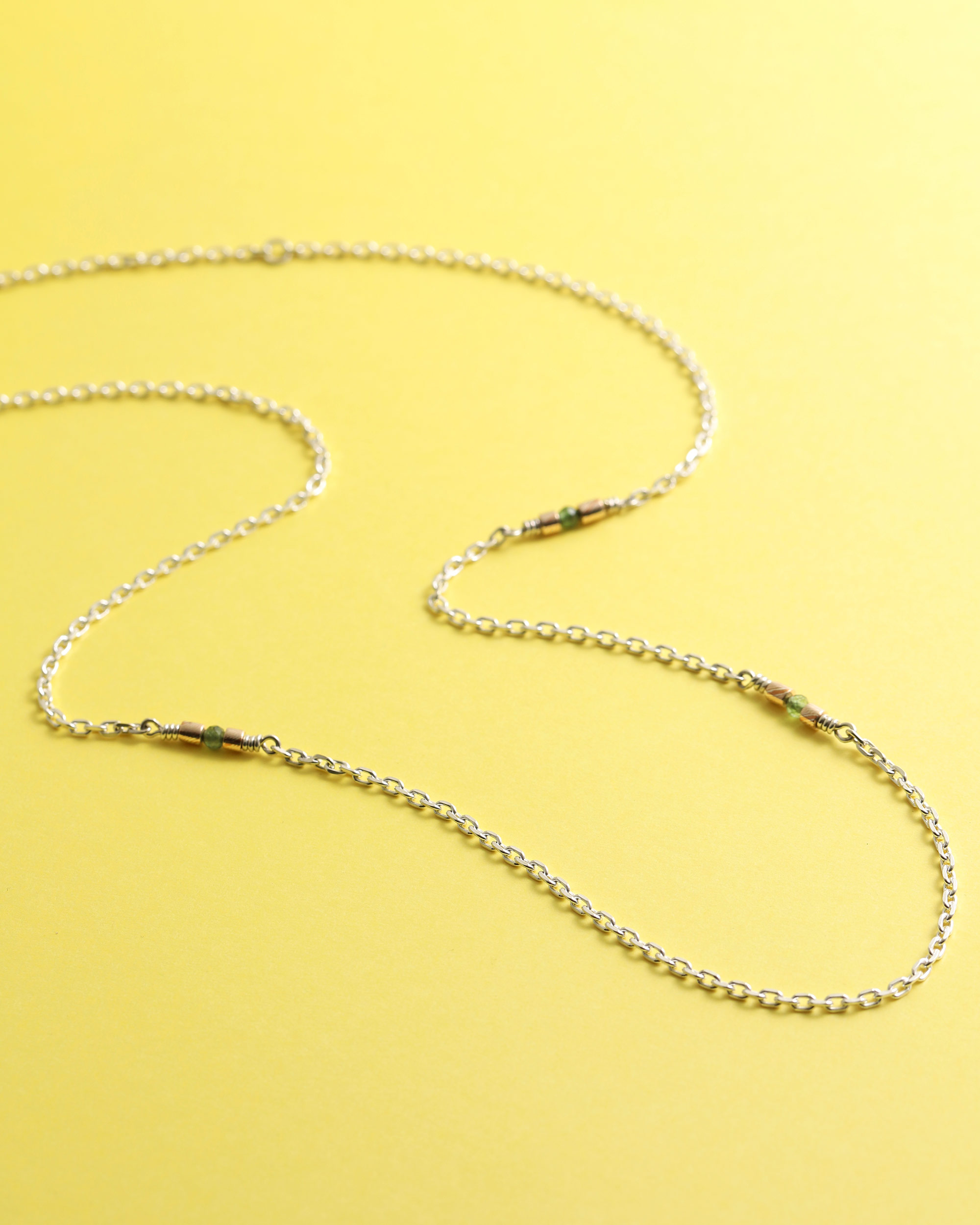 ナチュラルな風合いと温かみのあるカラーが魅力