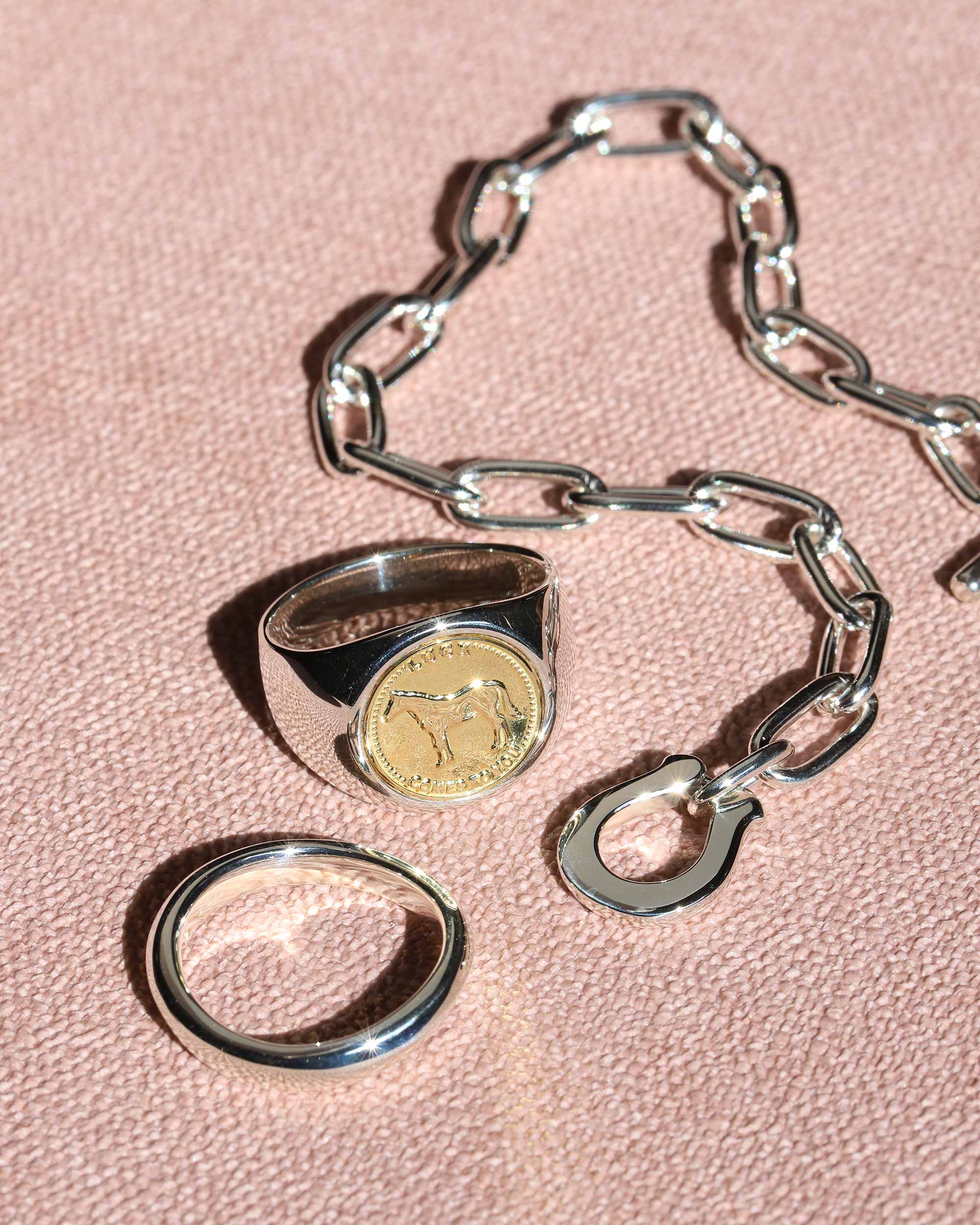 クラシカルを纏うコンビカラーリング