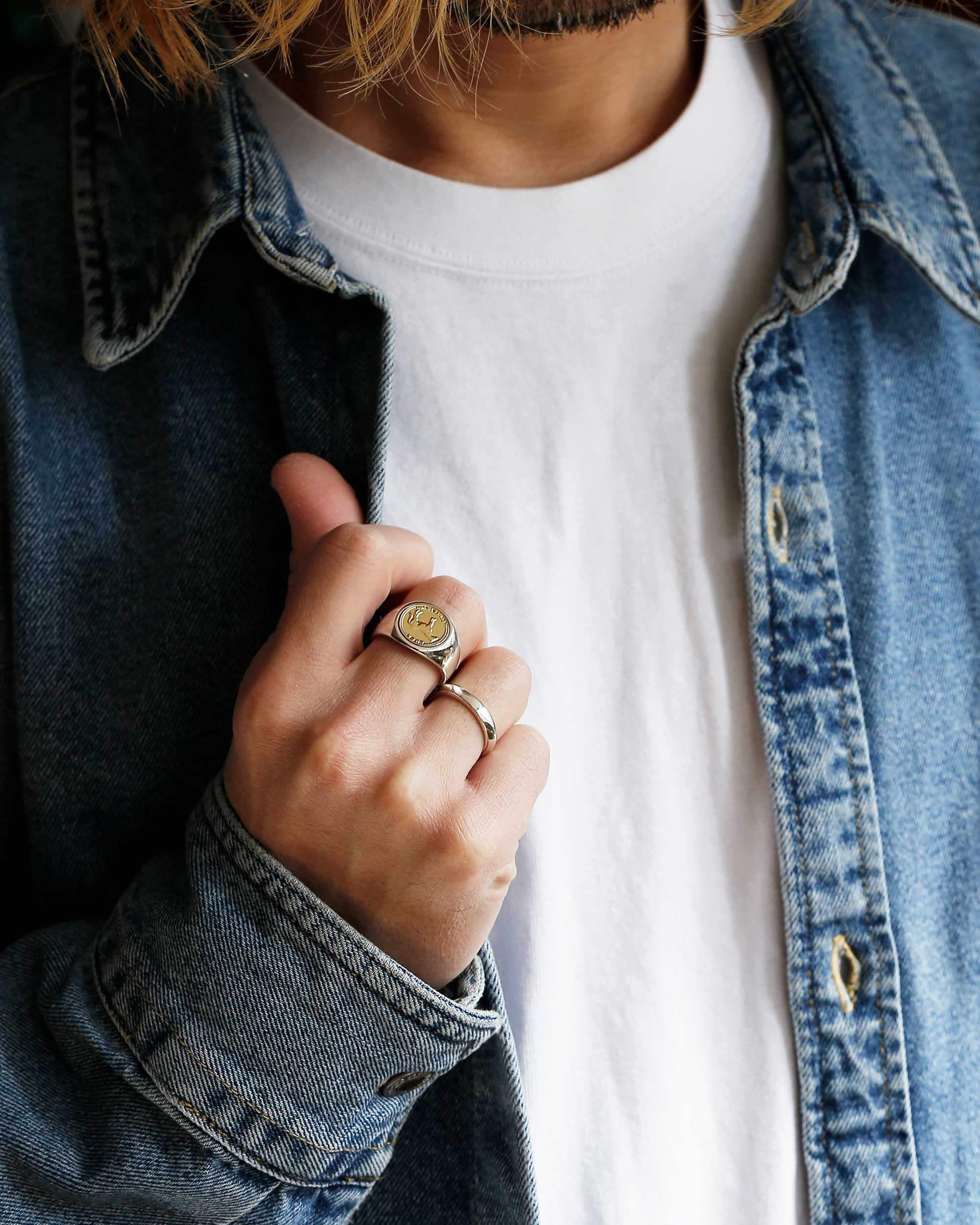 リラックス感を添えるレイヤード