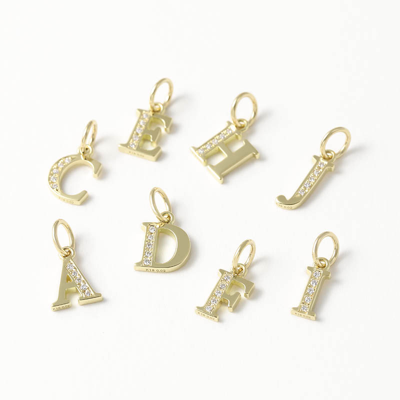 アルファニューメリックチャーム - K18イエローゴールド w/ダイヤモンド