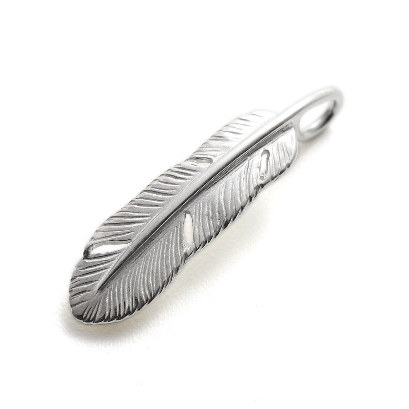 スモールフェザーチャーム - シルバー