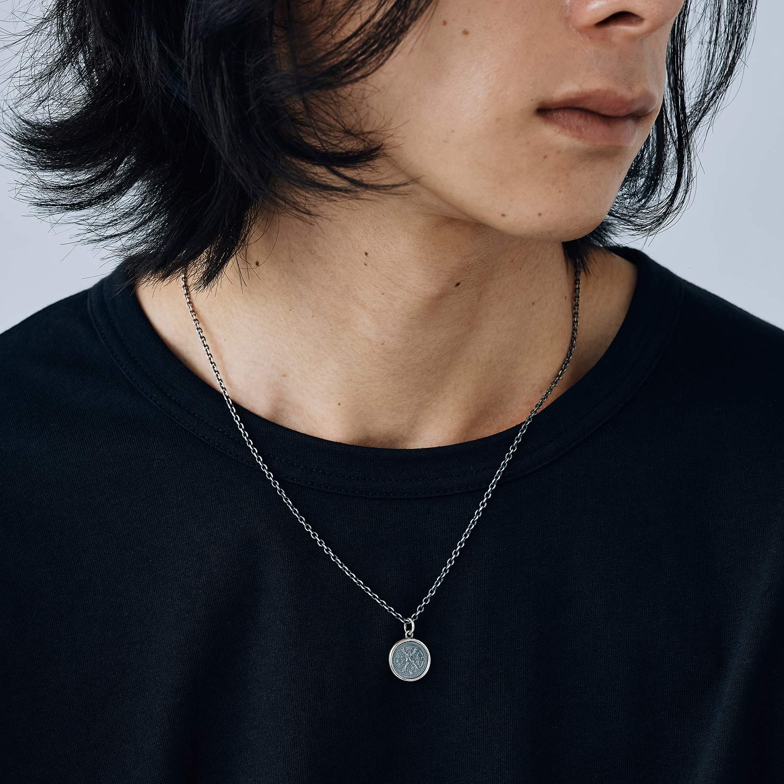 フレームコインネックレス - オキシダイズドシルバー