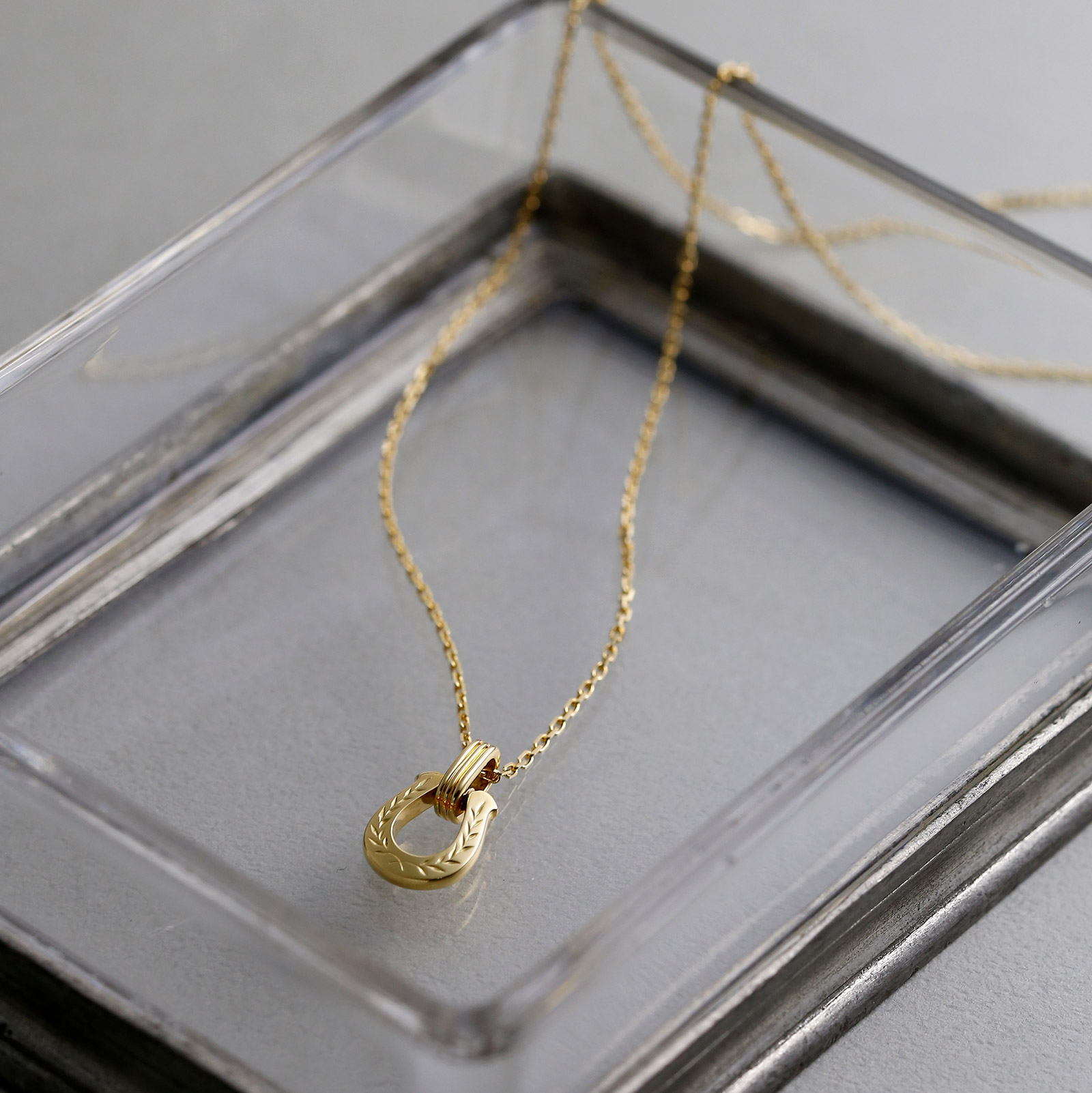 Horseshoe Amulet - Laurel - K18Yellow Gold