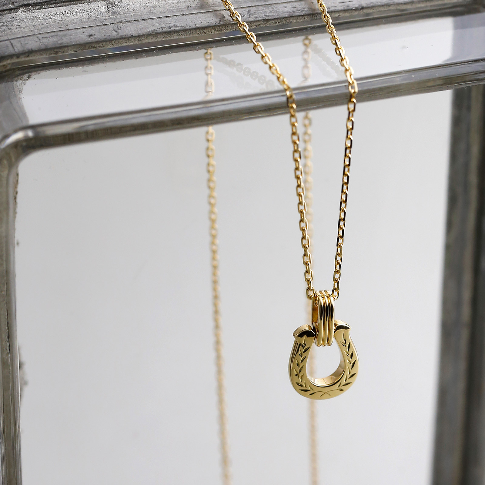 Horseshoe Amulet - Laurel - K18Yellow Gold