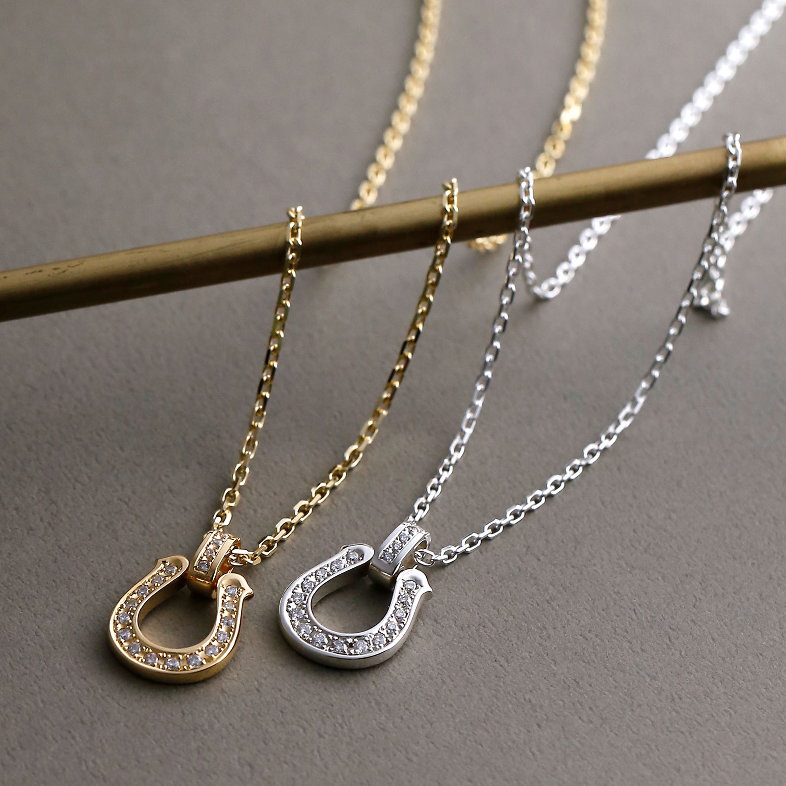 エクストララージラックスホースシューペンダント