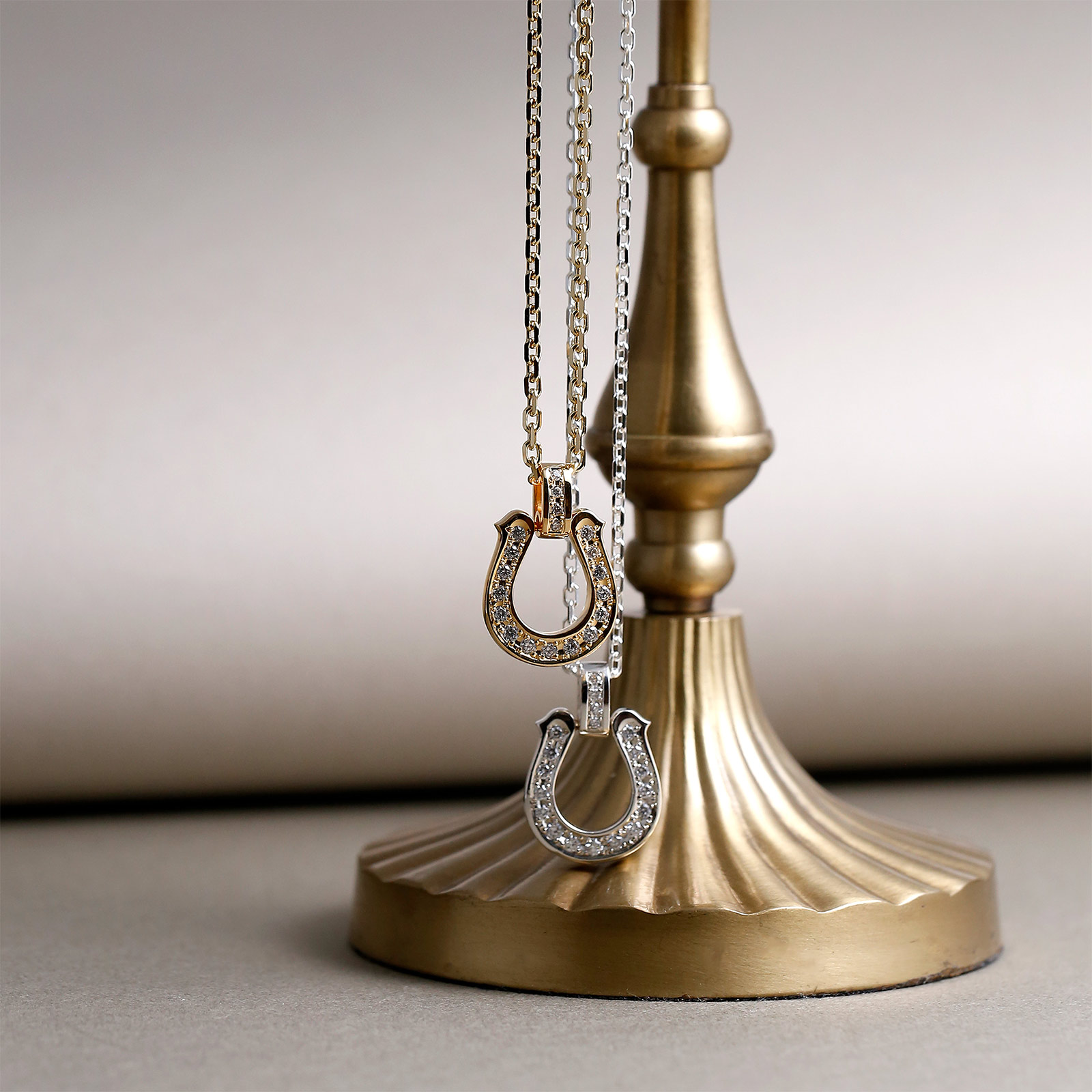 エクストララージラックスホースシューペンダント