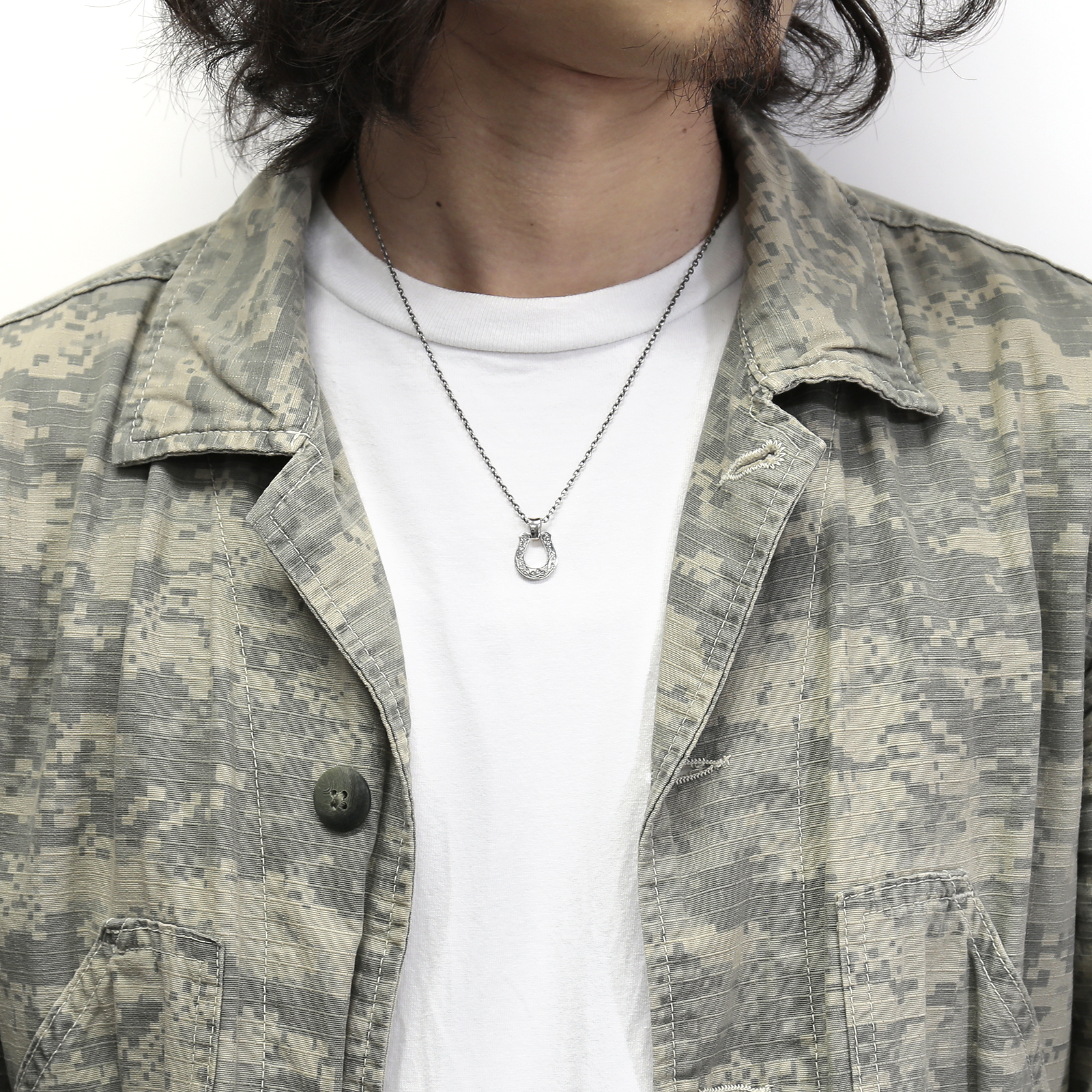 Suman Dhakhwa×SYMPATHY OF SOUL Large Horseshoe Carving Necklace