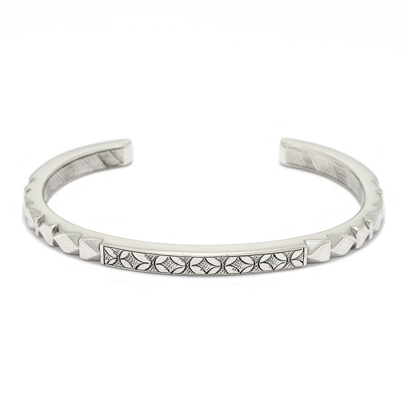 Deep Cutting Bangle