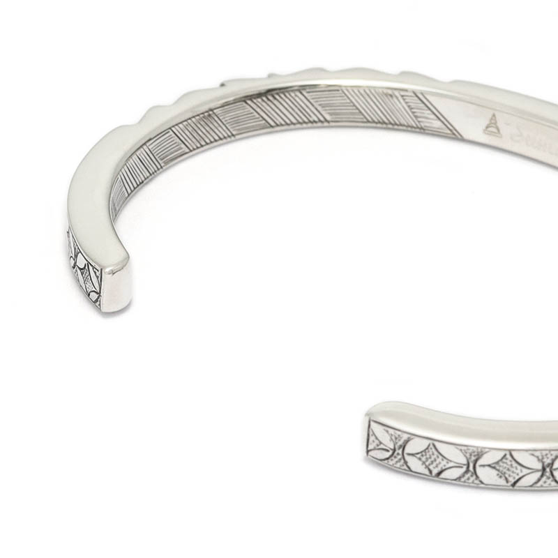 Deep Cutting Bangle