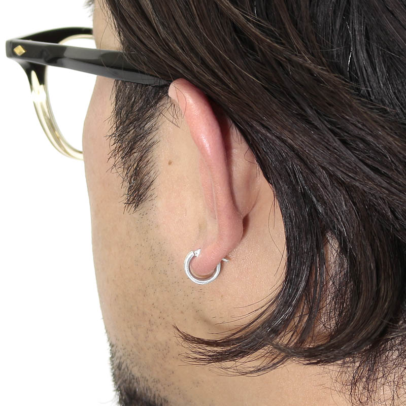 Silver Hammered Curvature Hoop Pierce