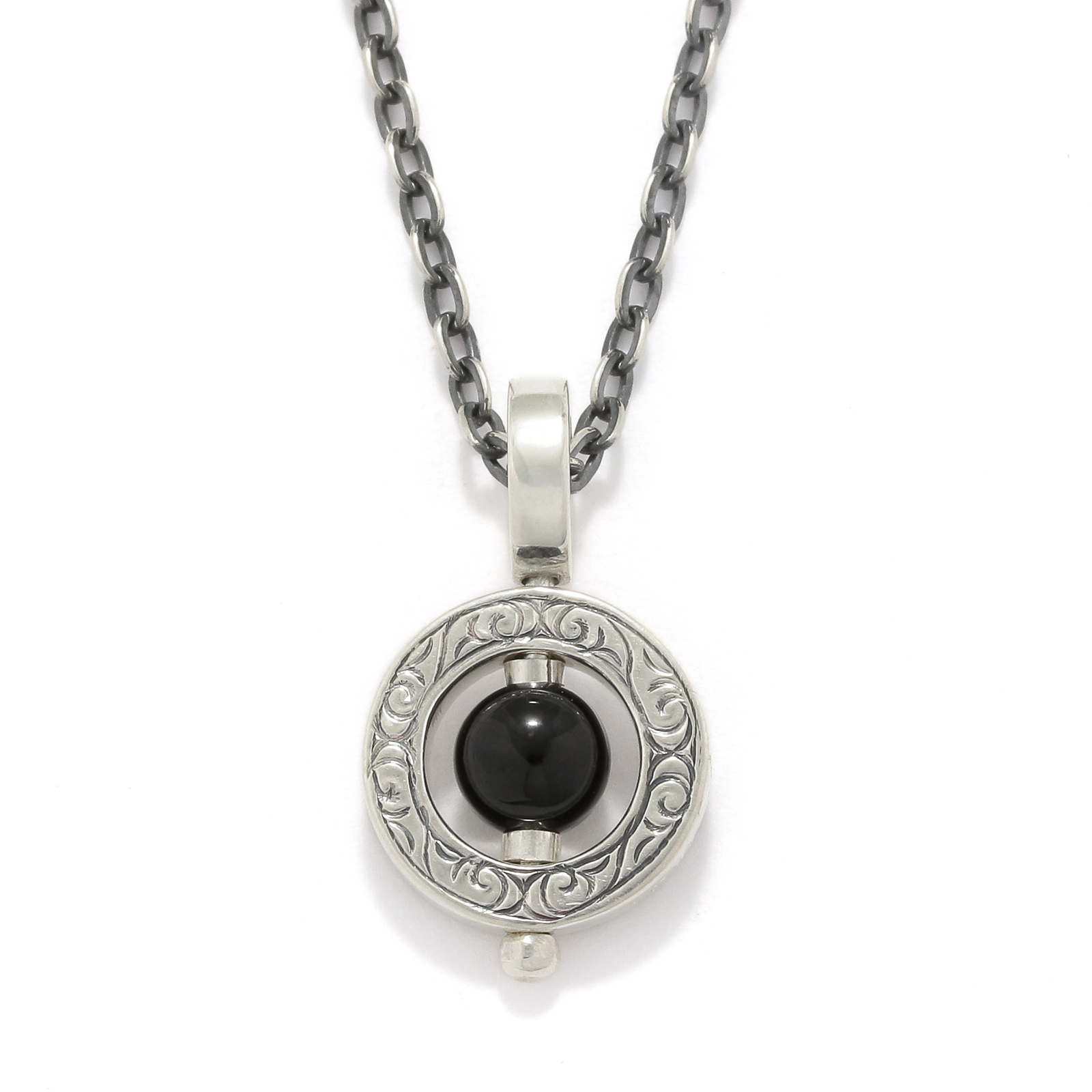 Eternal Carving Bramanda Necklace SV/Onyx