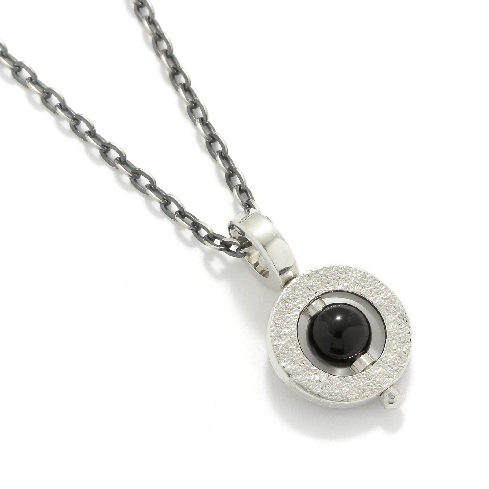 Eternal Carving Bramanda Necklace SV/Onyx