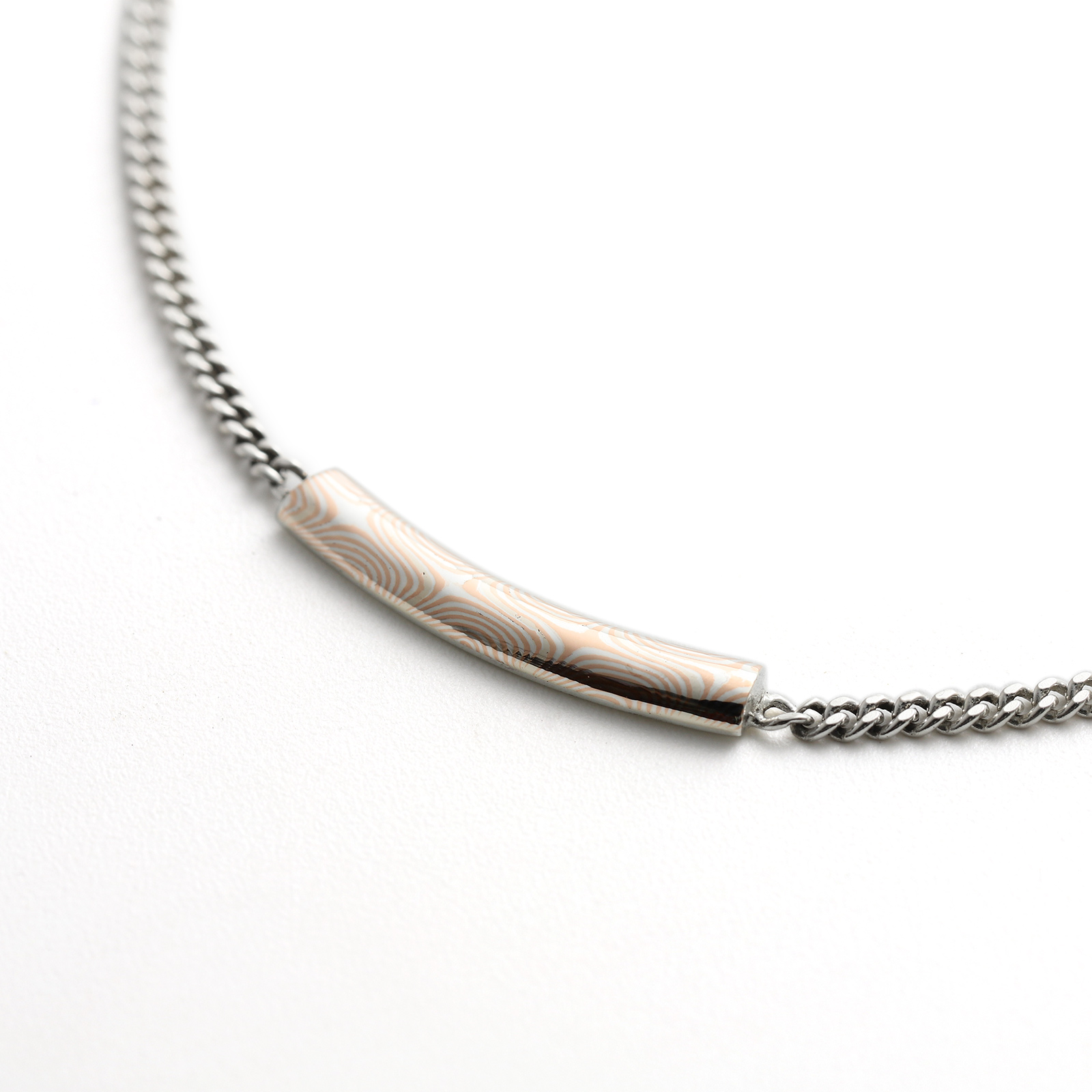 Suman Dhakhwa（スーマンダックワ） MOKUME Curve Plate Necklace