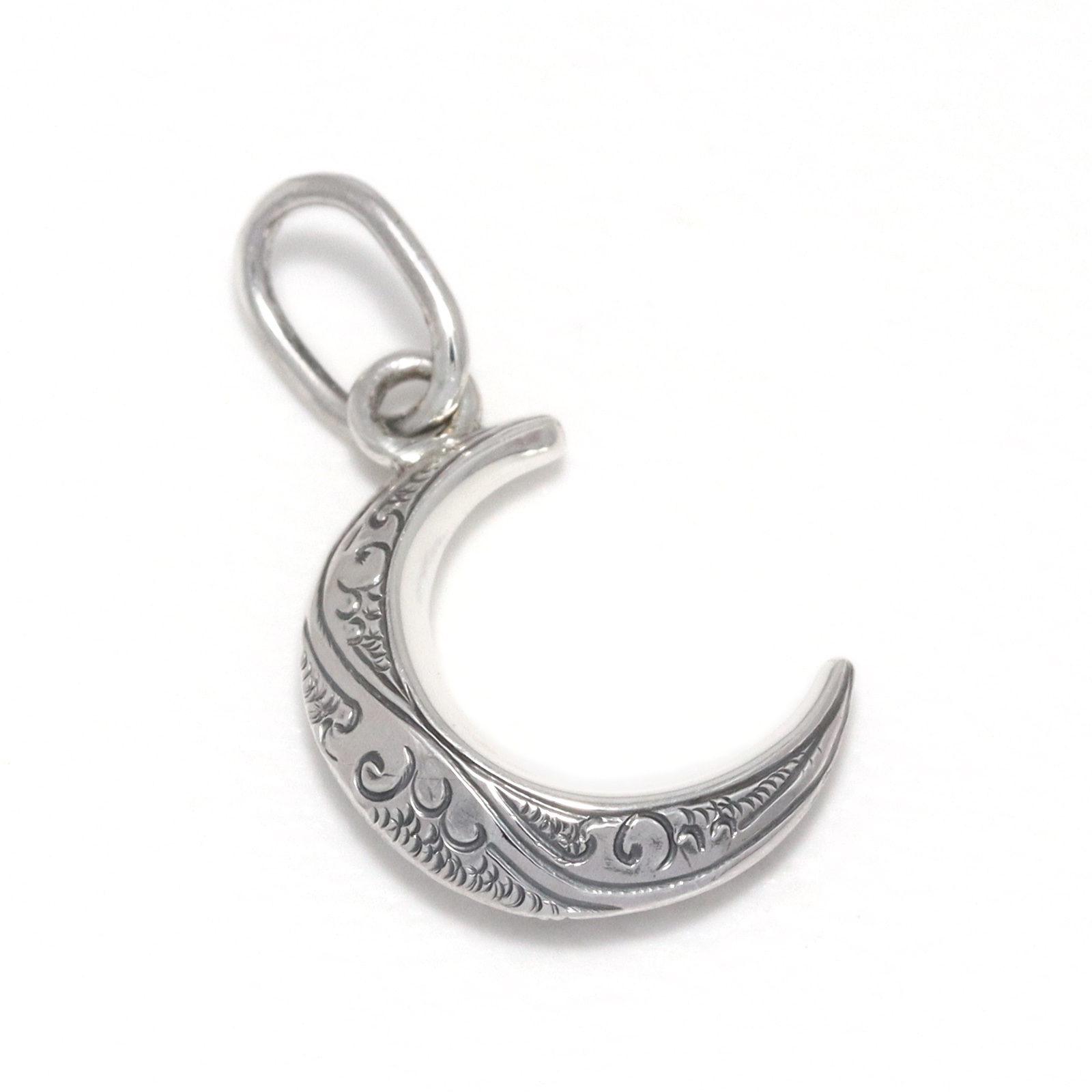 Suman Dhakhwa（スーマンダックワ） Carved Moon Pendant