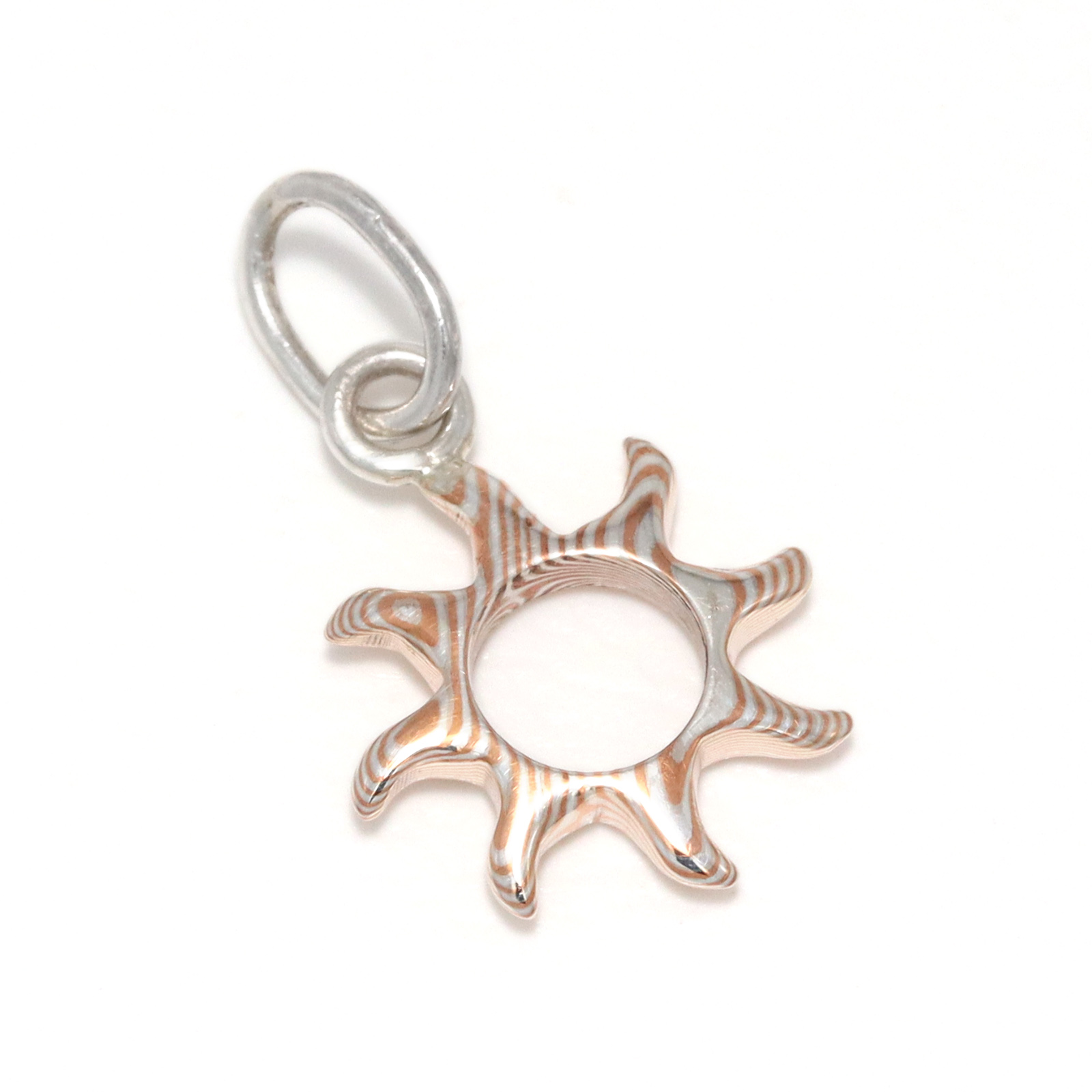 Suman Dhakhwa（スーマンダックワ） MOKUME Sun Pendant（モクメ