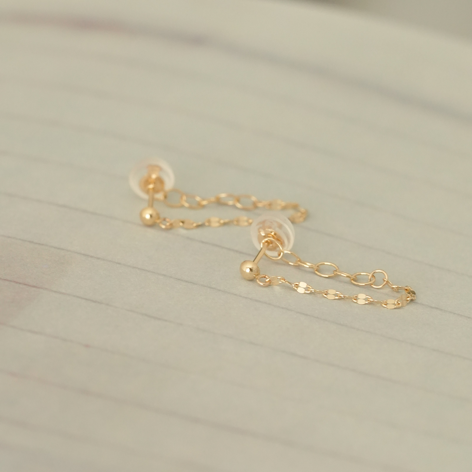 ペタルチェーンフープピアス - アズキ
