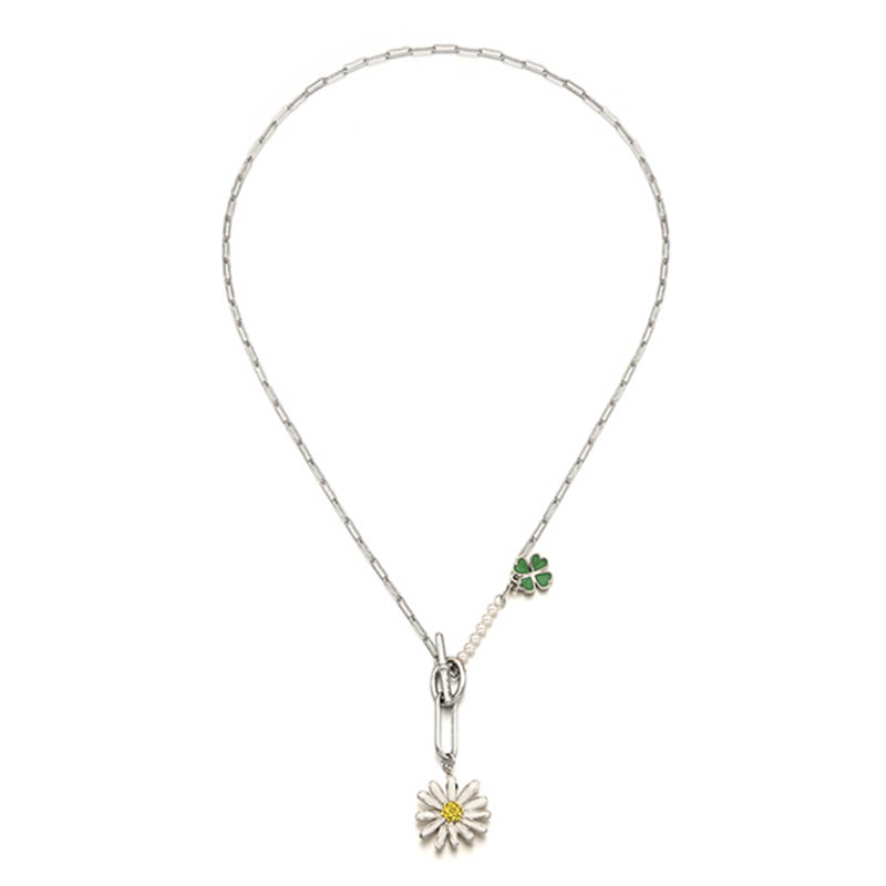 Swing Daisy Charm Necklace