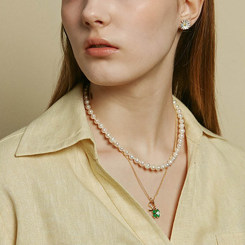 VINTAGE HOLLYWOOD(ヴィンテージハリウッド)MINI DAISY POST EARRING - WHITE(ミニデイジーポストイヤリング - ホワイト)